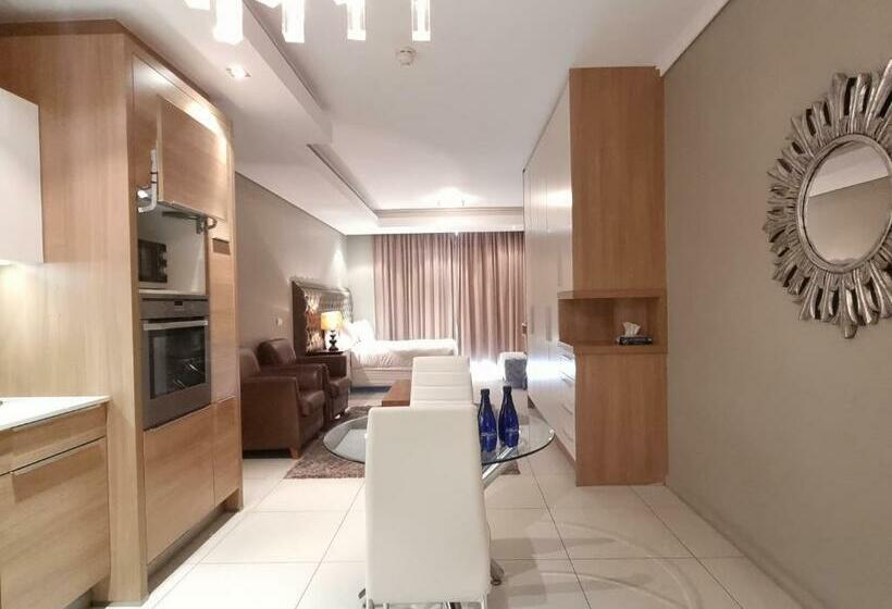 استودیوی لوکس, The Residences At Crystal Towers