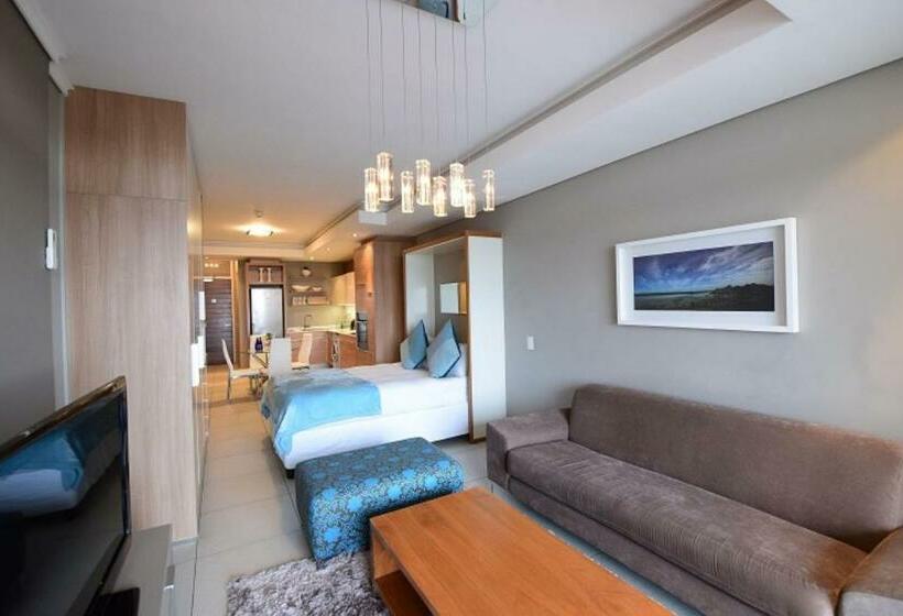 استودیوی لوکس, The Residences At Crystal Towers