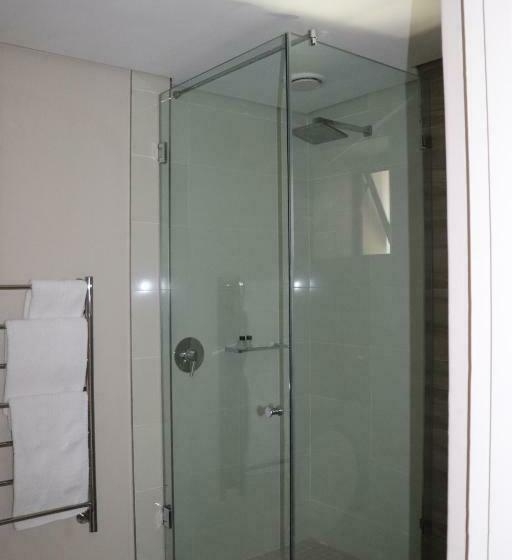 استودیوی لوکس, The Residences At Crystal Towers