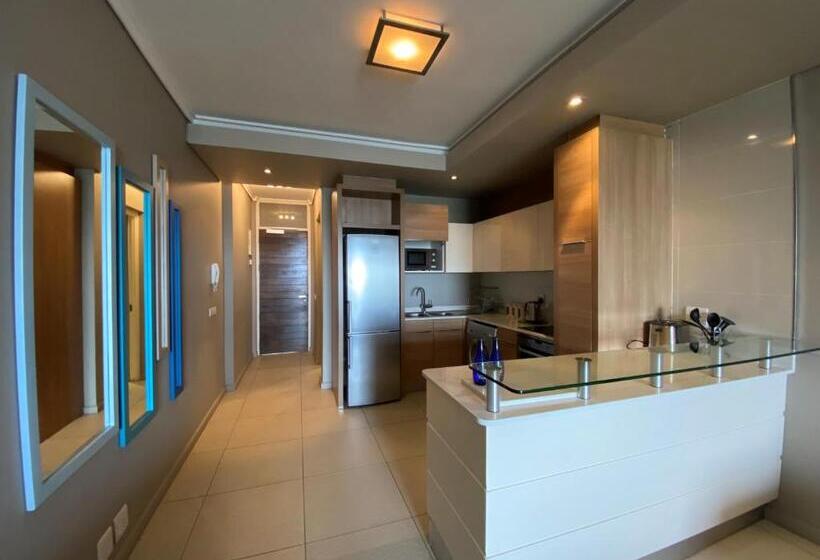 Студия Deluxe, The Residences At Crystal Towers