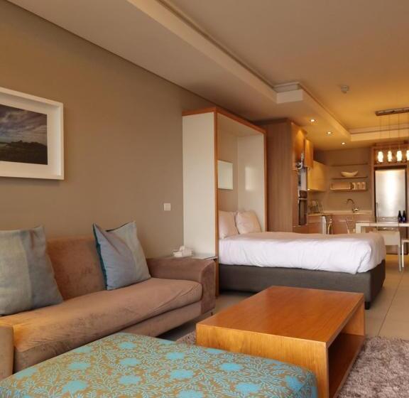 استودیوی لوکس, The Residences At Crystal Towers