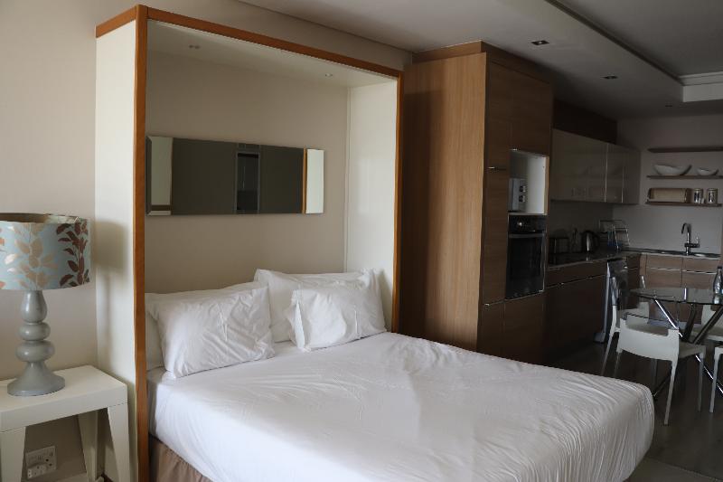 استودیوی لوکس, The Residences At Crystal Towers