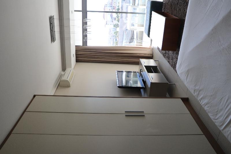 استودیوی لوکس, The Residences At Crystal Towers