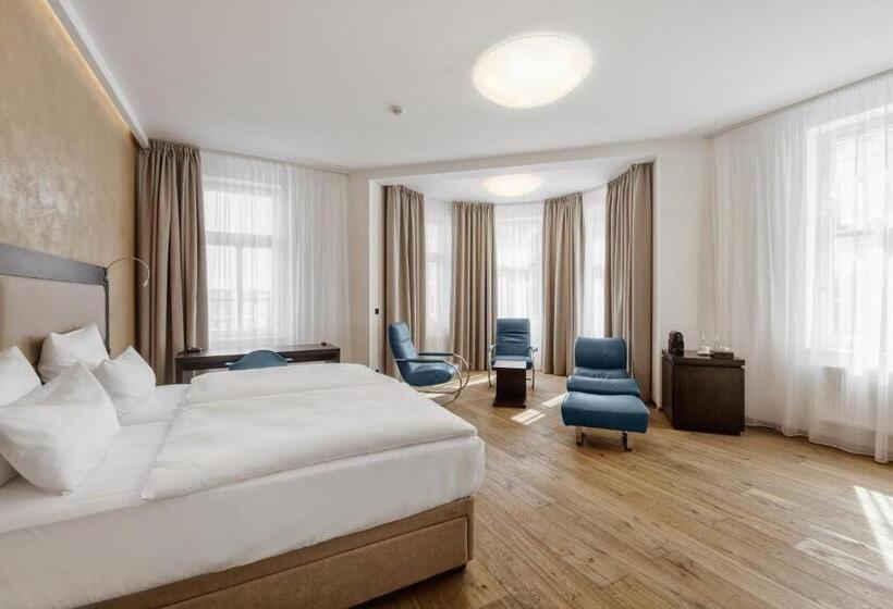 ジュニアスイート, Theresian