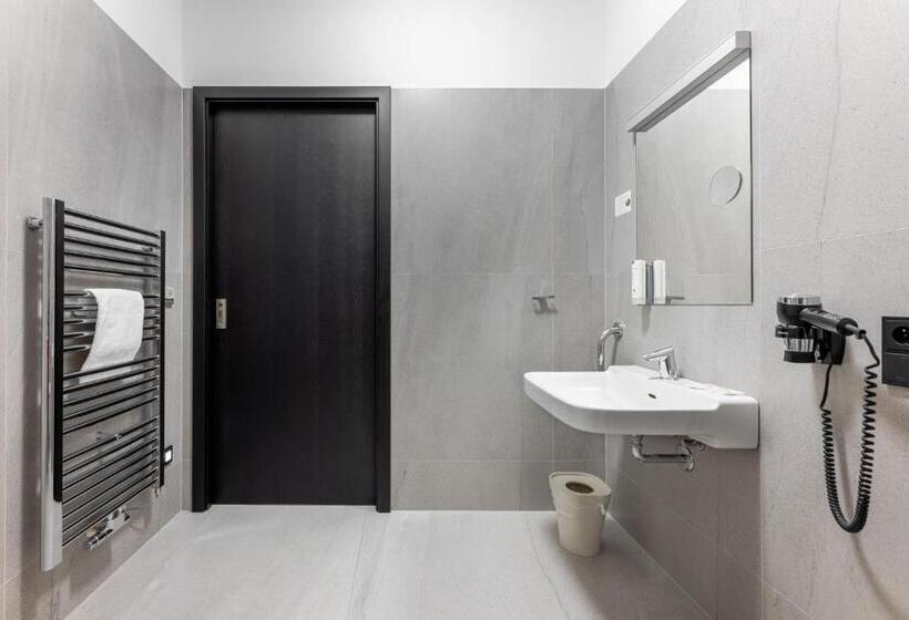 エコノミールーム, Theresian