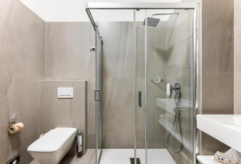 エコノミールーム, Theresian