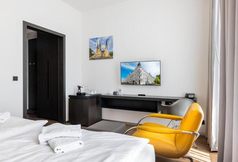 エコノミールーム, Theresian