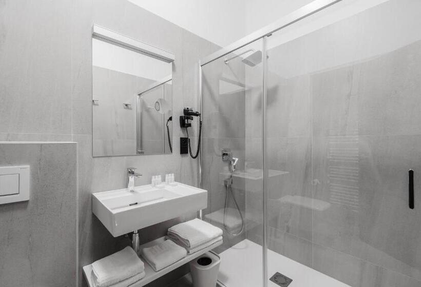 デラックスルーム, Theresian