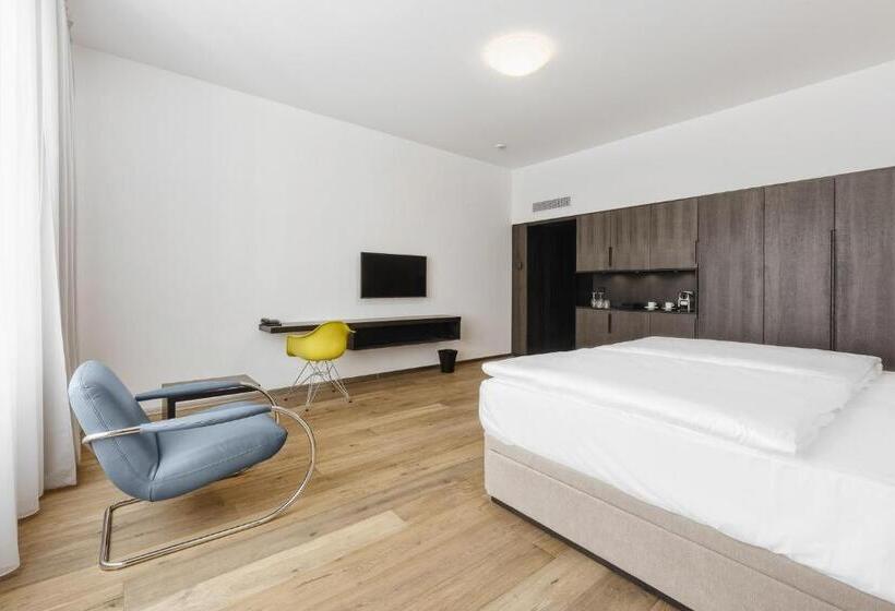 デラックスルーム, Theresian