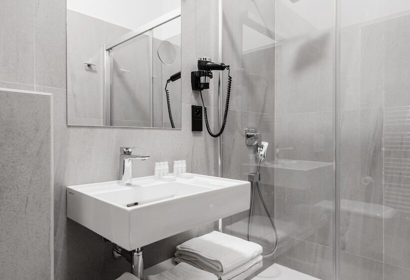 スタンダードルーム, Theresian