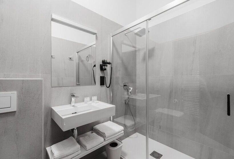 デラックスルーム, Theresian