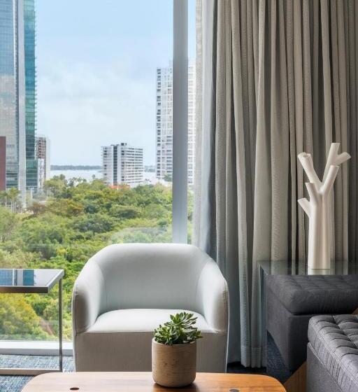 带双人大床的行政管理套房, Novotel Miami Brickell