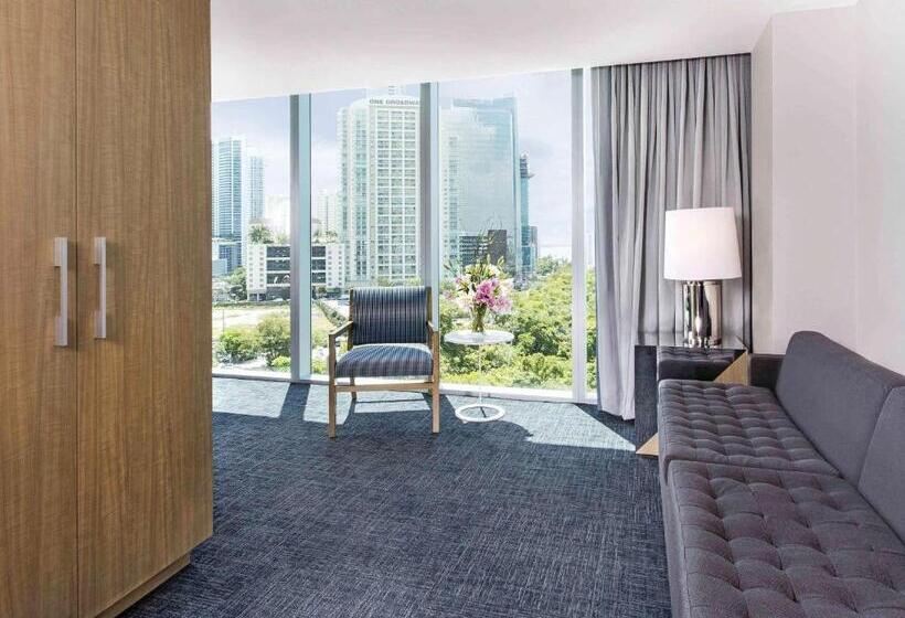 带双人大床的行政管理套房, Novotel Miami Brickell