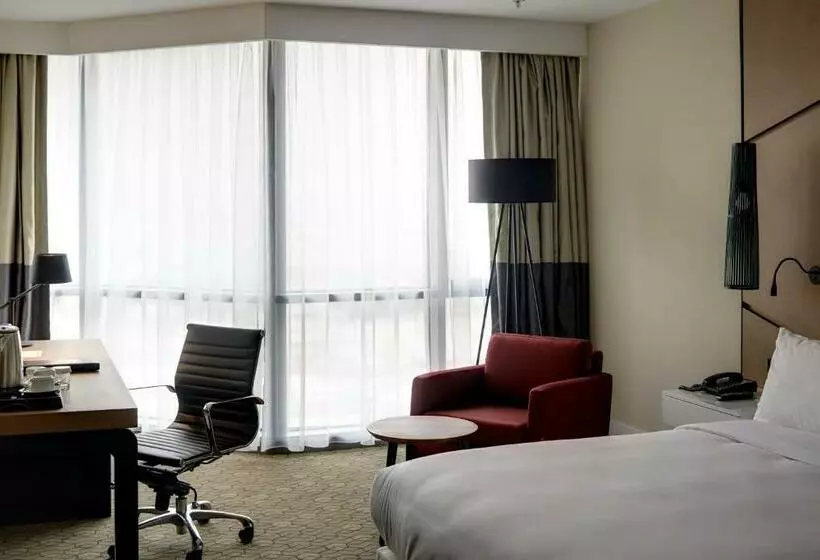 キングサイズベッドのスーペリアルーム, Pullman Istanbul Hotel & Convention Center
