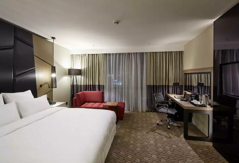 キングサイズベッド、シティビューデラックスルーム, Pullman Istanbul Hotel & Convention Center