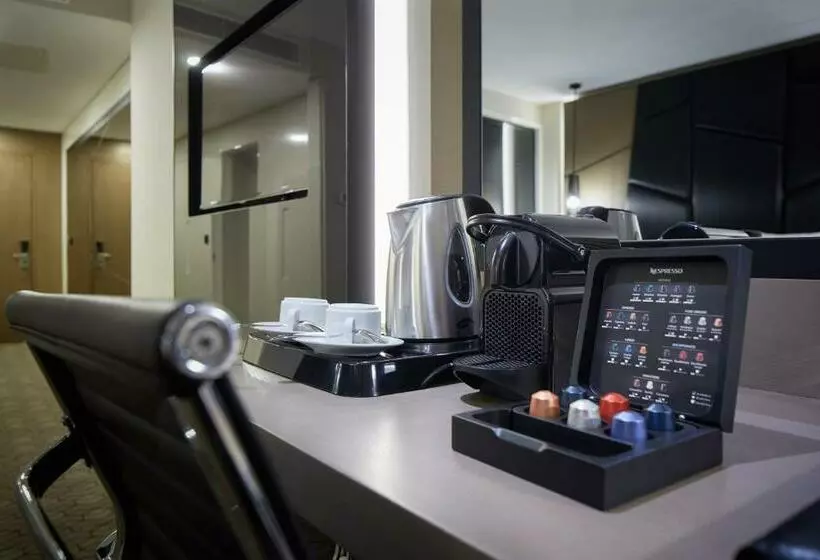 キングサイズベッド、シティビューデラックスルーム, Pullman Istanbul Hotel & Convention Center