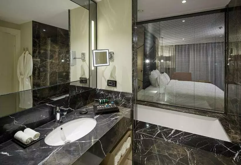 シティビューのデラックスルーム, Pullman Istanbul Hotel & Convention Center