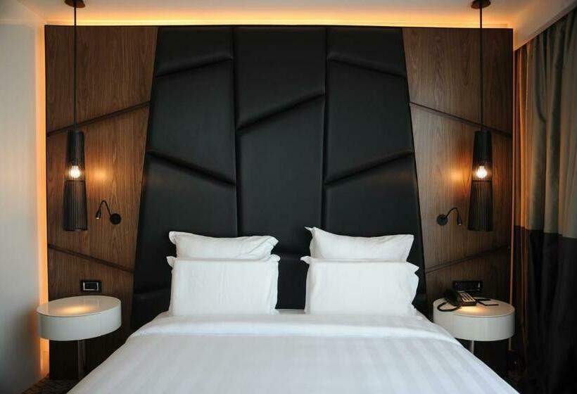 キングサイズベッドのデラックススイート, Pullman Istanbul Hotel & Convention Center
