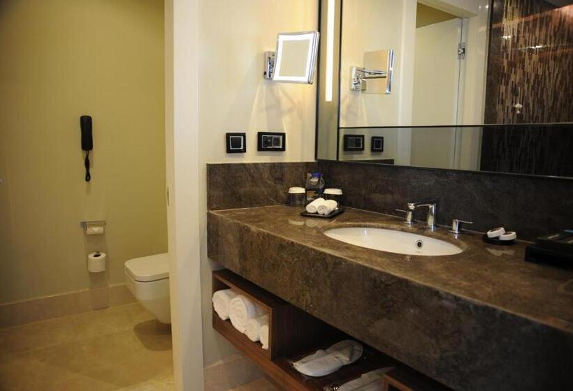 キングサイズベッドのデラックススイート, Pullman Istanbul Hotel & Convention Center