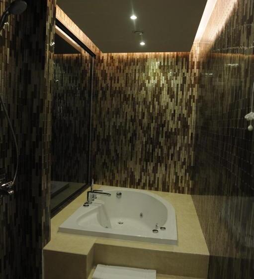 Deluxe Suite King Bed, Pullman Istanbul Hotel & Convention Center