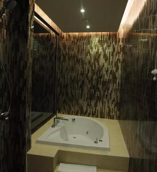 キングサイズベッドのデラックススイート, Pullman Istanbul Hotel & Convention Center