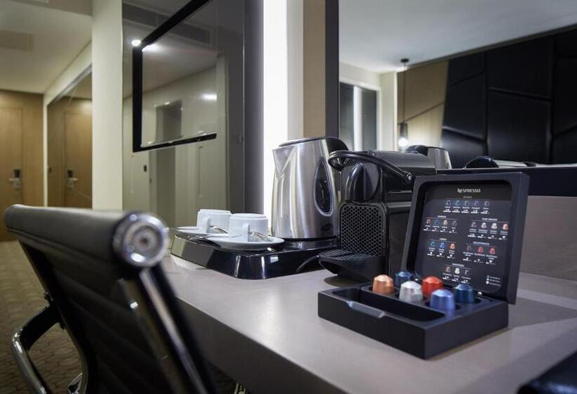 キングサイズベッドのデラックススイート, Pullman Istanbul Hotel & Convention Center