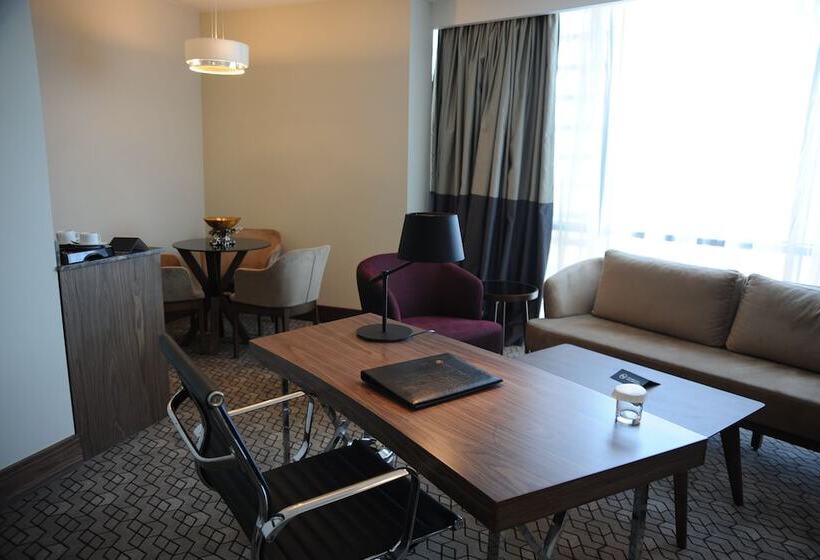 Suite Deluxe, Pullman Istanbul Hotel & Convention Center