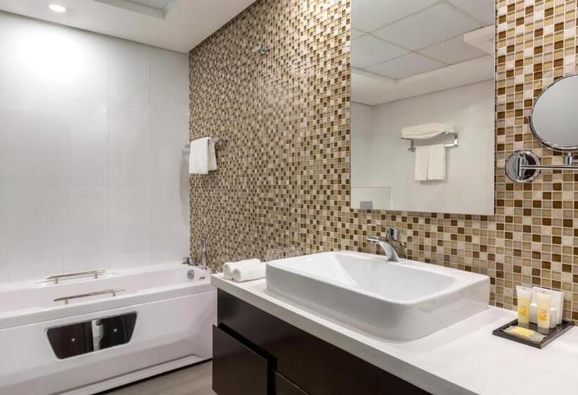 اتاق لوکس, Ramada Hotel And Suites Amwaj Islands