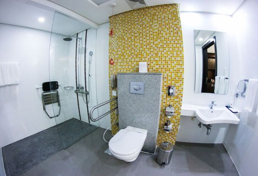 اتاق سوپریور برای معلولان, Ramada Hotel And Suites Amwaj Islands