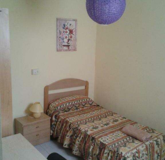 バスルーム共有のシングルスタンダード, Falow