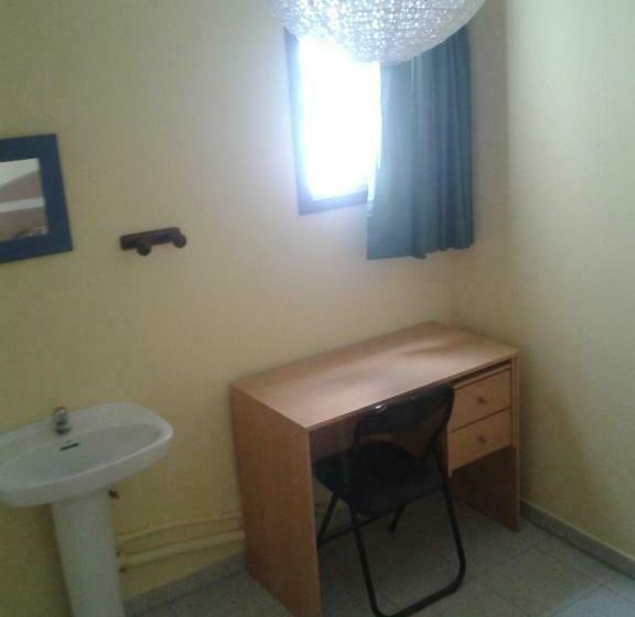 バスルーム共有のシングルスタンダード, Falow