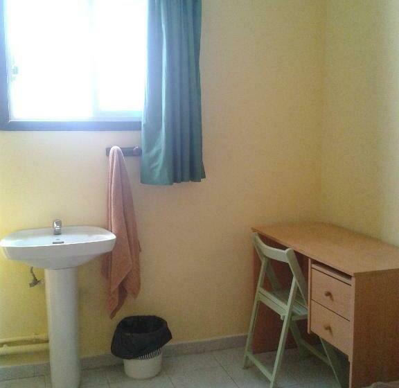 バスルーム共有のシングルスタンダード, Falow