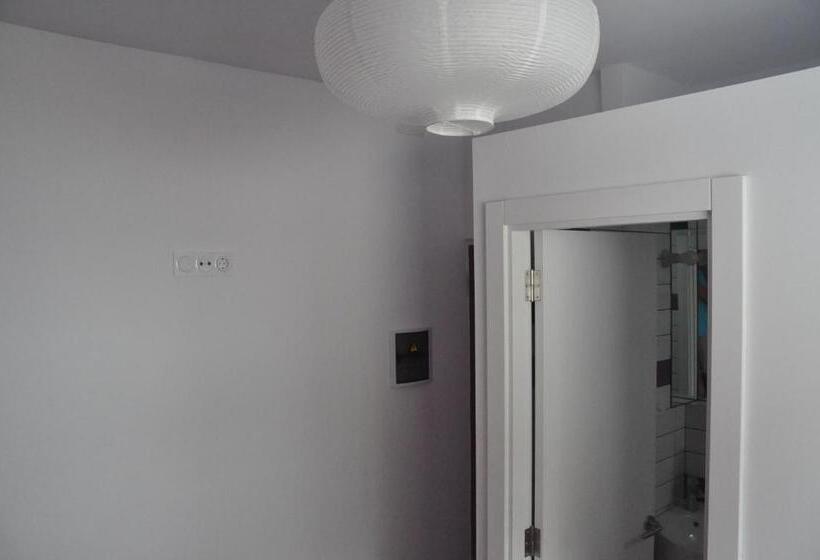 スーペリアールーム, Falow