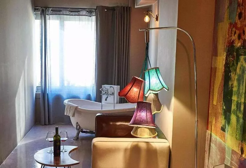 اتاق سوپریور, Ifeel Athens