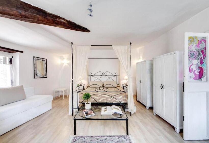 1 Bedroom Penthouse Apartment, Casawally