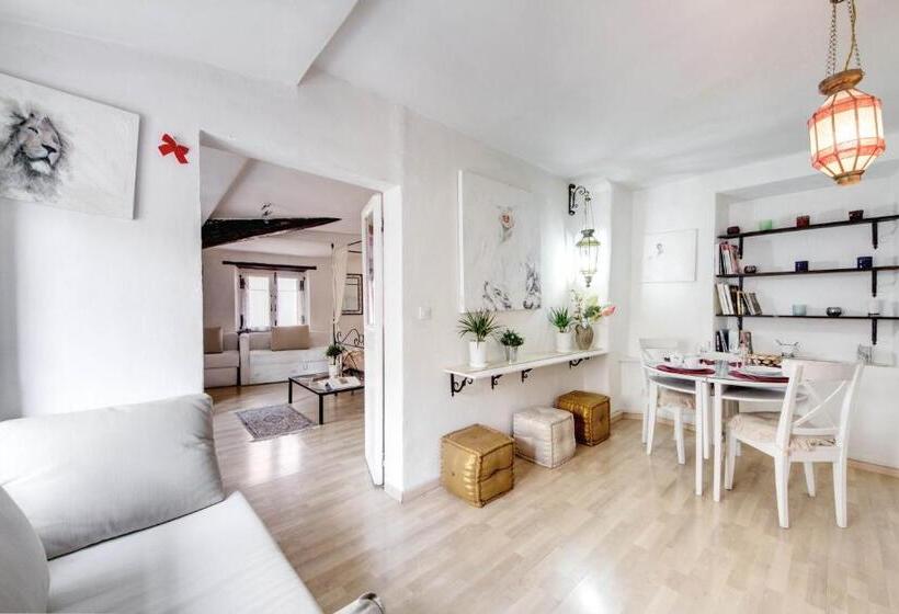 1 Bedroom Penthouse Apartment, Casawally