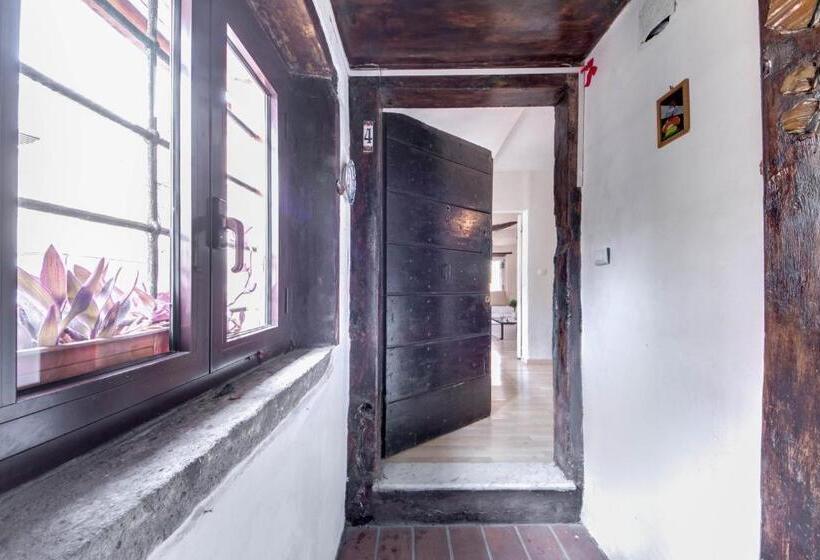 1 Bedroom Penthouse Apartment, Casawally