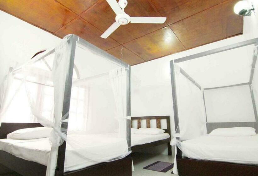 חדר משפחתי, 2in1 Kandy Hostel