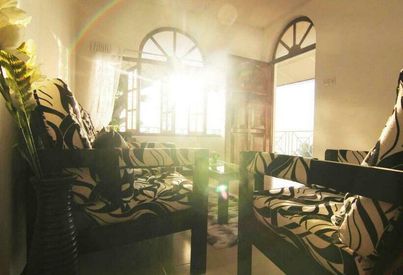 家庭间, 2in1 Kandy Hostel