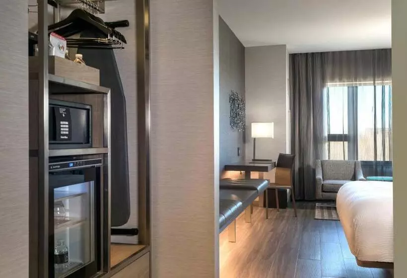 キングサイズベッドのスタンダードルーム, Ac Hotel By Marriott Boston Cambridge