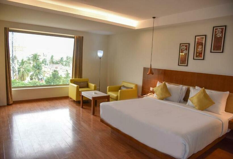 חדר אקזקיוטיב, Cj Pallazzio,salem