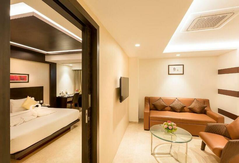 סוויטה, Cj Pallazzio,salem