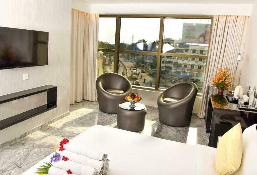 סוויטה, Cj Pallazzio,salem