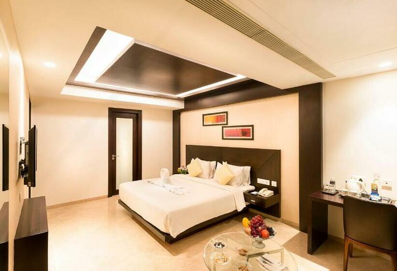 סוויטת סופריור, Cj Pallazzio,salem