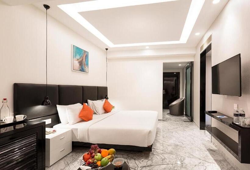 סוויטת סופריור, Cj Pallazzio,salem