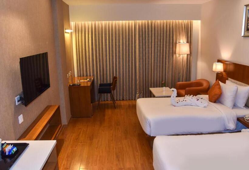 חדר סופריור, Cj Pallazzio,salem