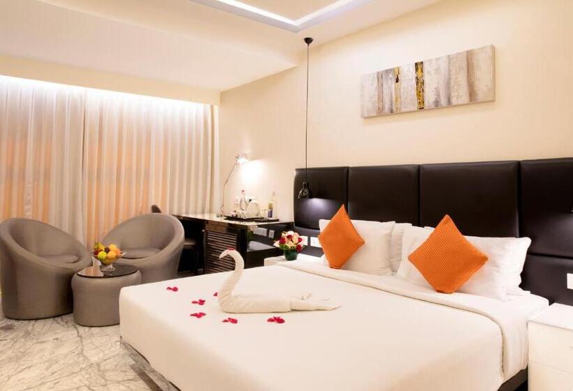 סוויטה נשיאותית, Cj Pallazzio,salem