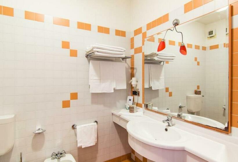 اتاق استاندارد سه نفره, Du Park