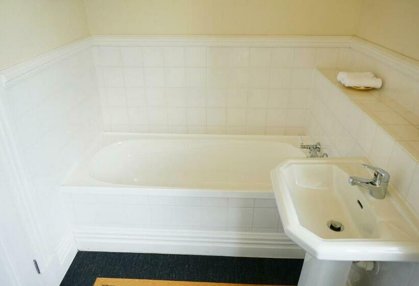 标准工作室, Highland House Boutique