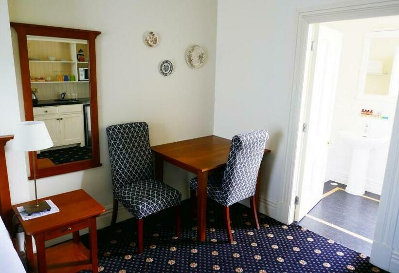 标准工作室, Highland House Boutique